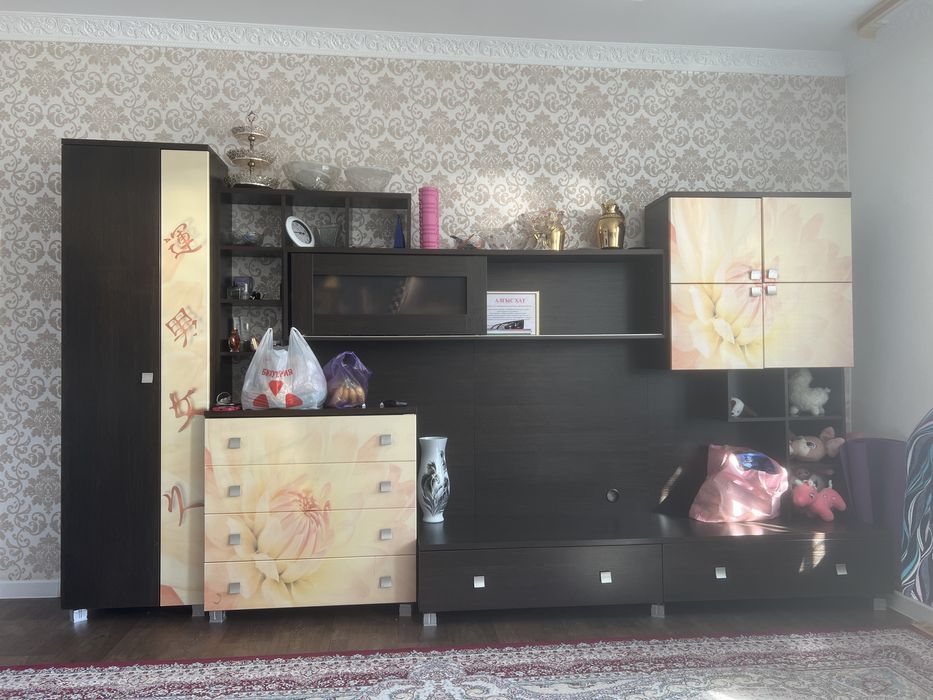 Продам шкаф для гостинной зала