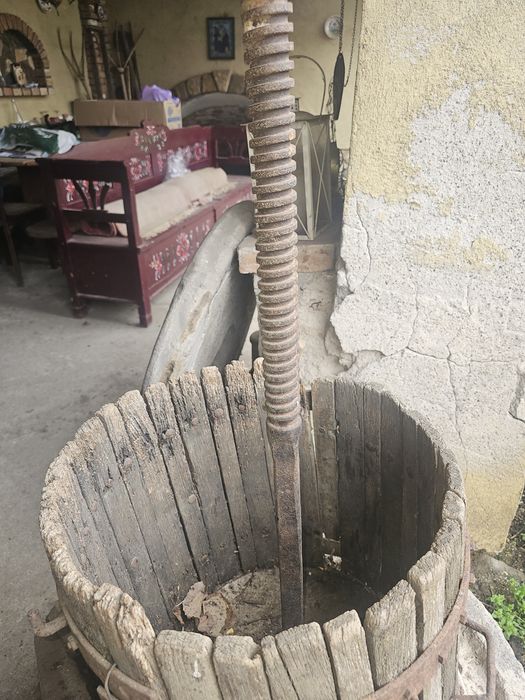 Teasc vechi de piatra de vanzare
