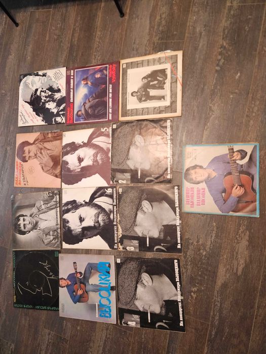 Продавам колекция от 14 плочи на Владимир Висоцки