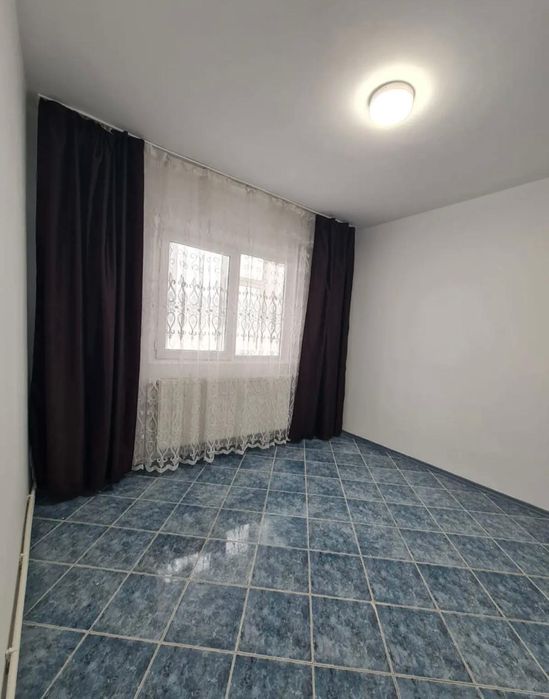 Vânzare apartament 3 camere transformat in 2 camere,in Micro 39A,pret negociabil!