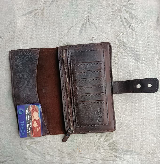 Продаётся из натуральной кожи коричневый кошелёк