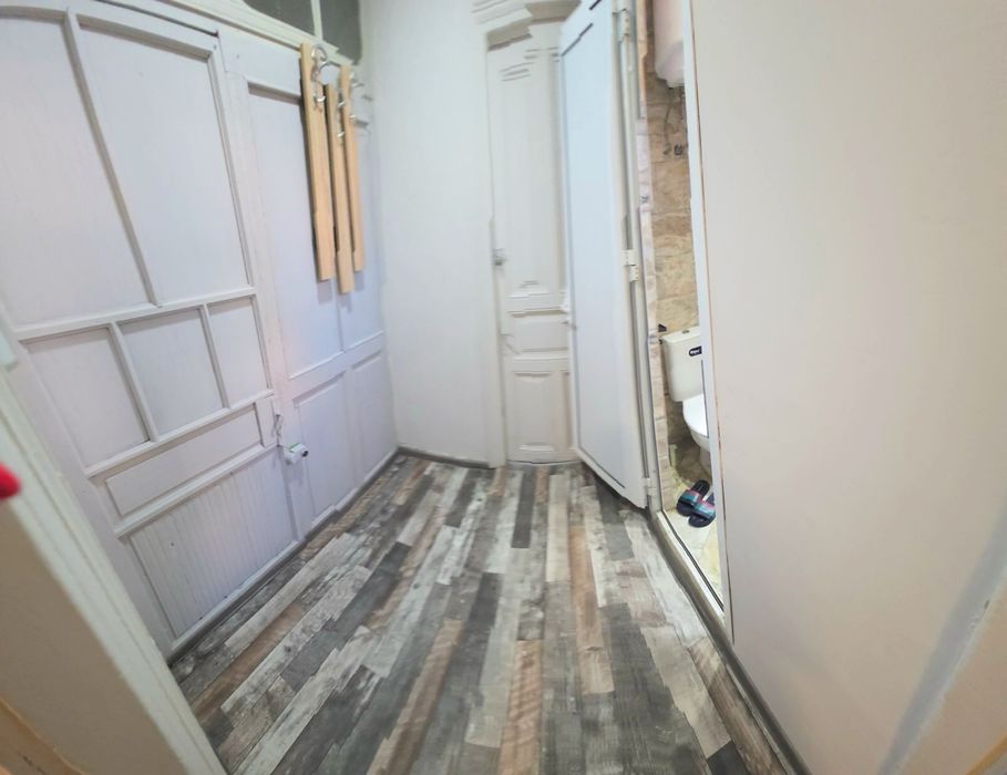 Дава се под наем Едностаен апартамент в Варна, Център - 25 кв.м за 255 € - Снимка #2