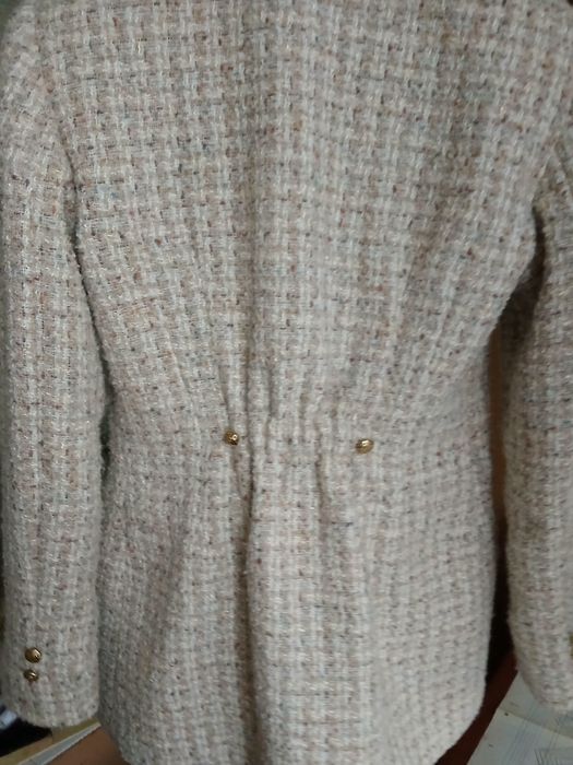 Зимний жакет из ткани букле-шанель.