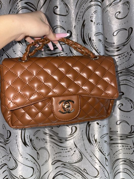 Geanta CHANEL.