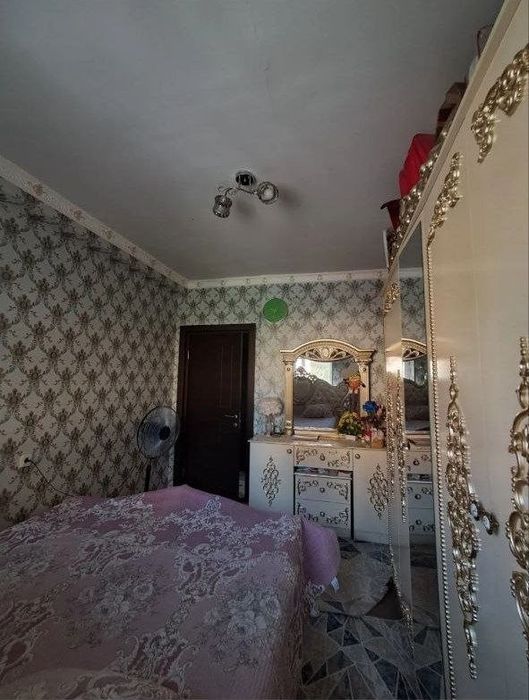 Uy sotiladi  sergiliy 3 ada  yoli yuzida joylashgan