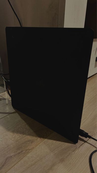 PS4 500 G slim + 2 controller