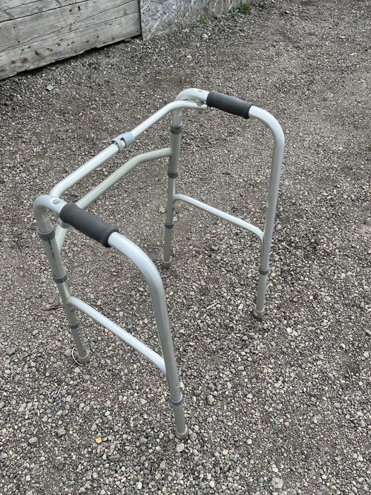 Инвалидные ходунки