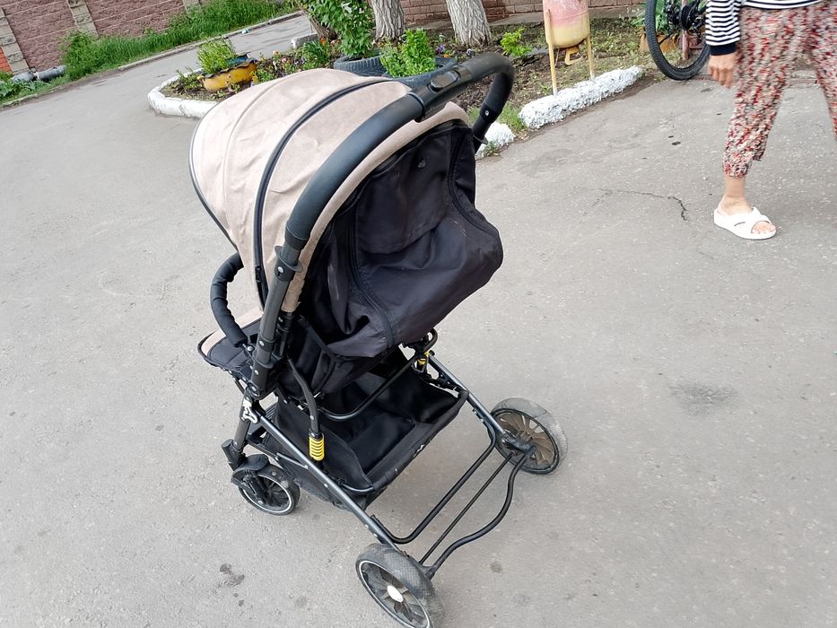 Срочно продается коляска прогулочная