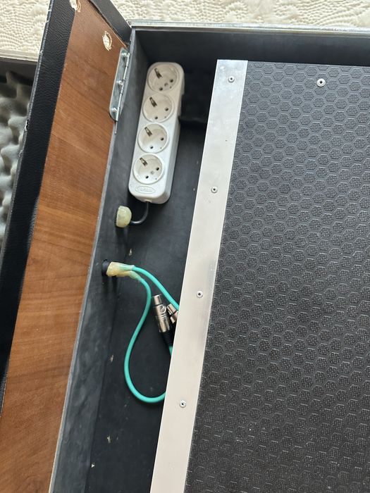 Твърд кейс за конзола в отлично състояние