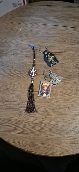 Lot 3 Brelocuri / Pandantive Religioase Auto