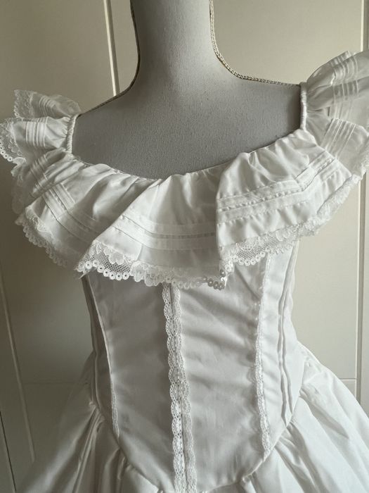 Rochie alba. Marimea S. Purtata o si gura data.