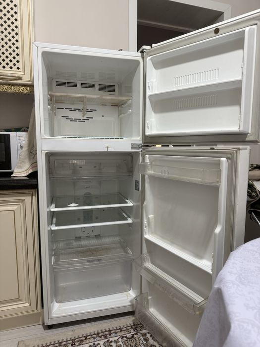 Холодильник Б/У в отличном состоянии