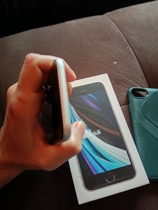 Iphone se 2022 като нов