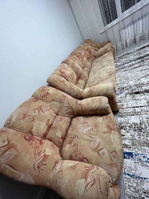 продаем диван для гостиной