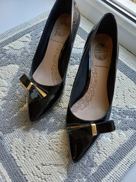 Продам туфли чёрные лаковые