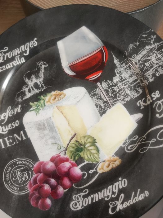 Нов комплект от 4 порцеланови чинии за сирена сервиз с етикети икутия