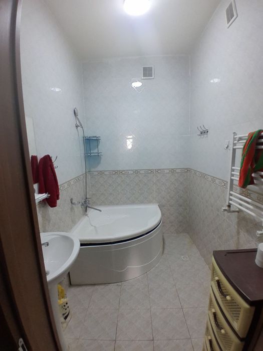 Қорасу 6 да уй сотилади