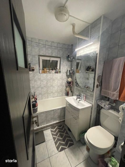 Apartament cu 3 camere, etaj 3, Craiovita Noua