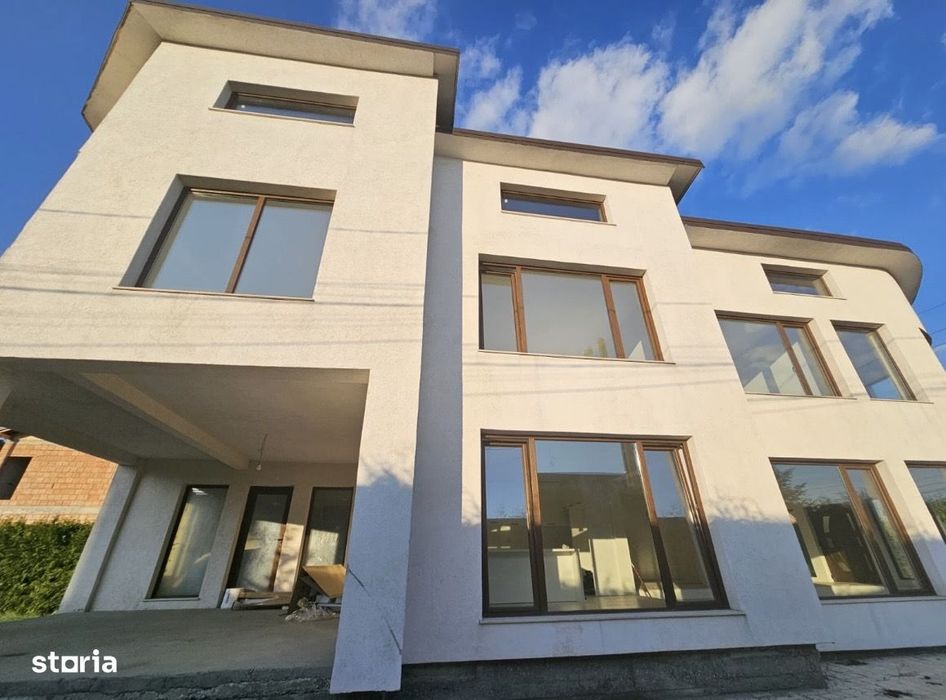 Vila de Lux , cu 12 Ari teren Cartier Unirea de Vanzare !