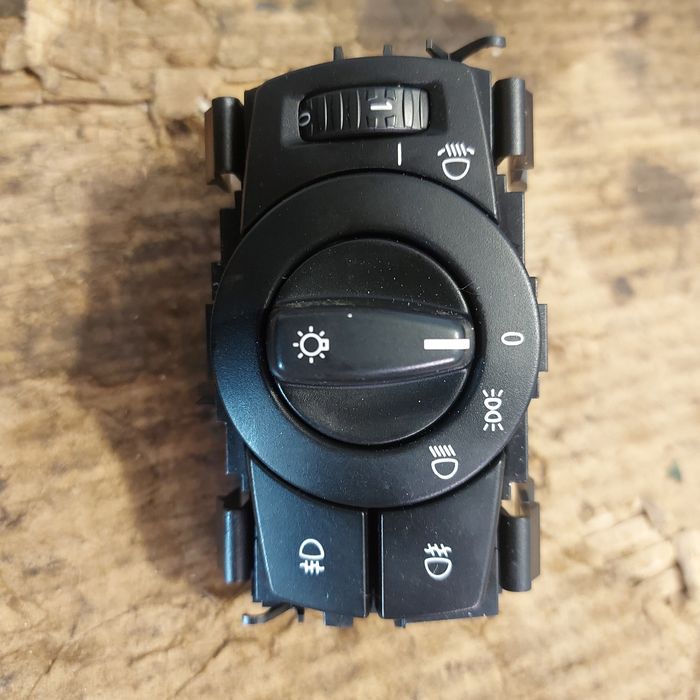 Ключ за фарове БМВ Е81 Е87 Е90 Е91 / BMW E81 E87 E90 E91