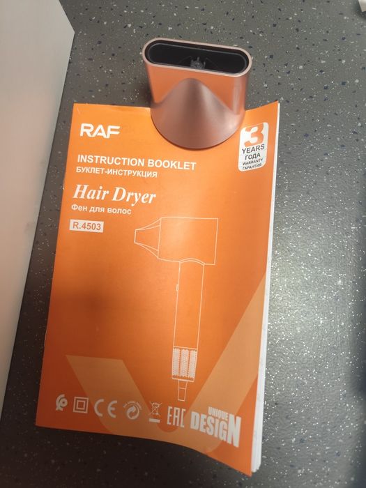 Uscaror profesional Raf 4503-  1600 w , ionizator - 2 viteze și 3 trep