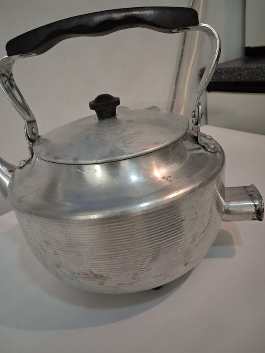 Медни съдове,2бр калайдисани и джезве,на150год менци,алуминий съд гюм,