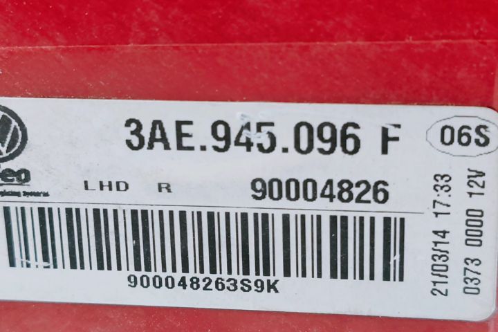 Stop Dreapta  fara soclu 3AE945096F Volkswagen VW Passat B7