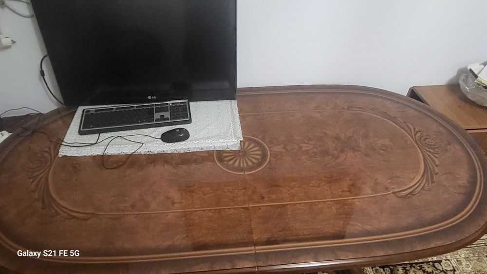 Стол и стулья 8 шт