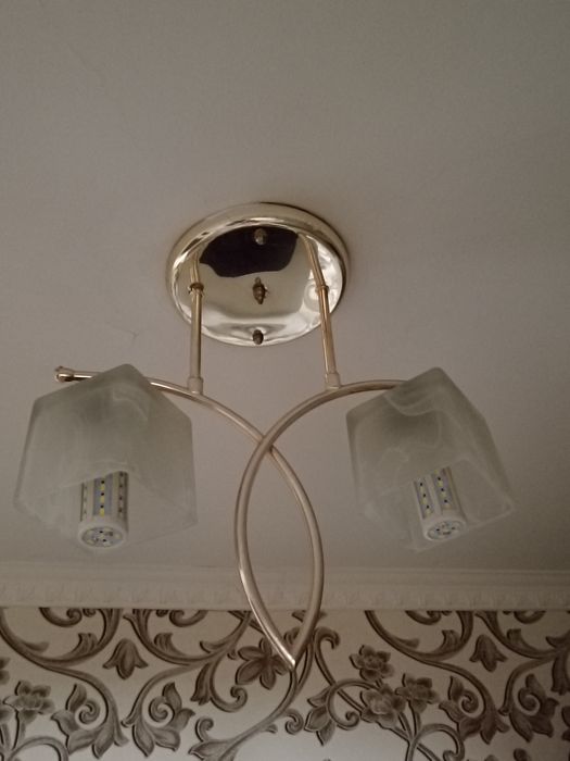 Продам люстру б /у