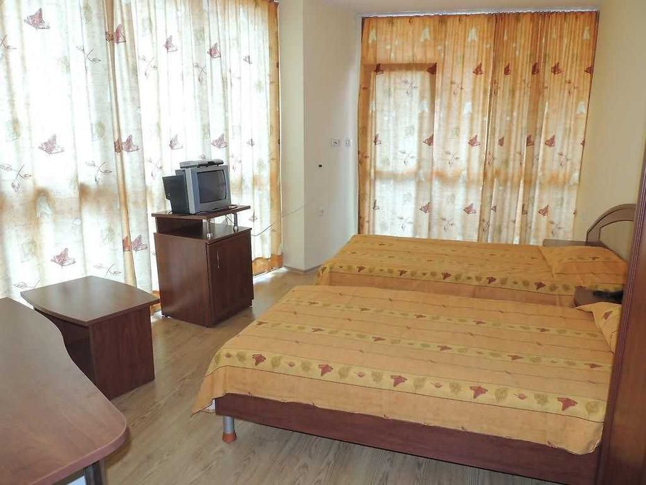 Предлагаме на Вашето внимание работещ семеен хотел в гр. Несебър