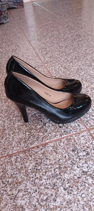 Pantofi de damă  cu lac.
