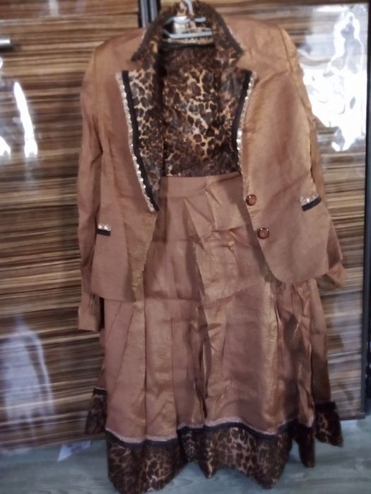 Продам костюм тройку