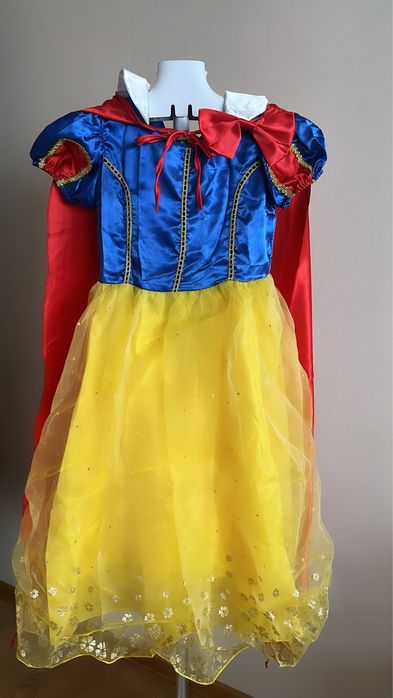 Карнавальные платья и туфли принцесс