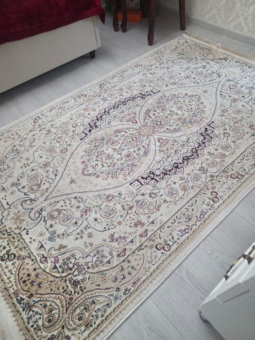 Продам ковер 1,5*2,3