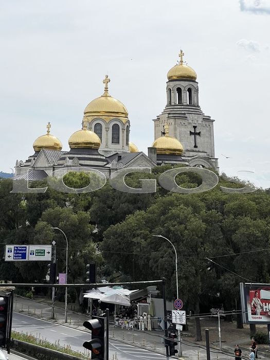 едностаен, идеален център