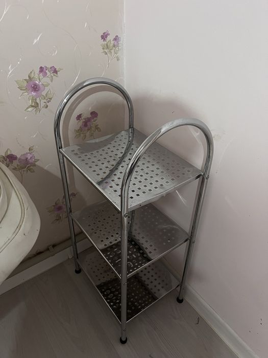 Продам этажерку полочку для салонов косметологов