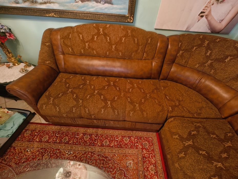 Vând canapea extensibilă + fotoliu impecabil !
