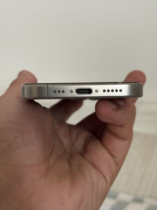 iPhone 15 Pro 256 GB Natural Titanium