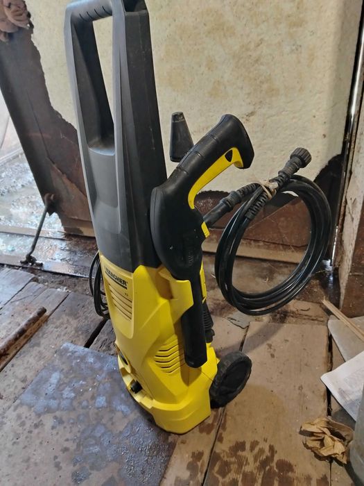 Мойка высокого давления Керхер.