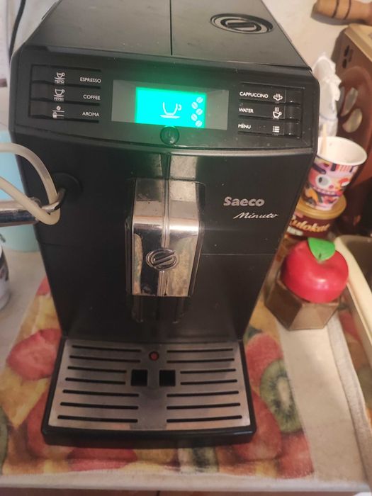 Продавам кафе машина saeco minuto. Работи с кафе на зърна и мляно