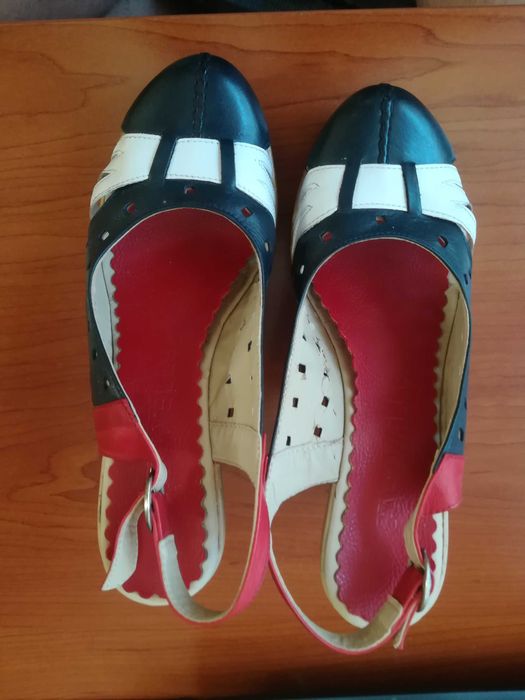 Елегантни дамски сандали - кожени