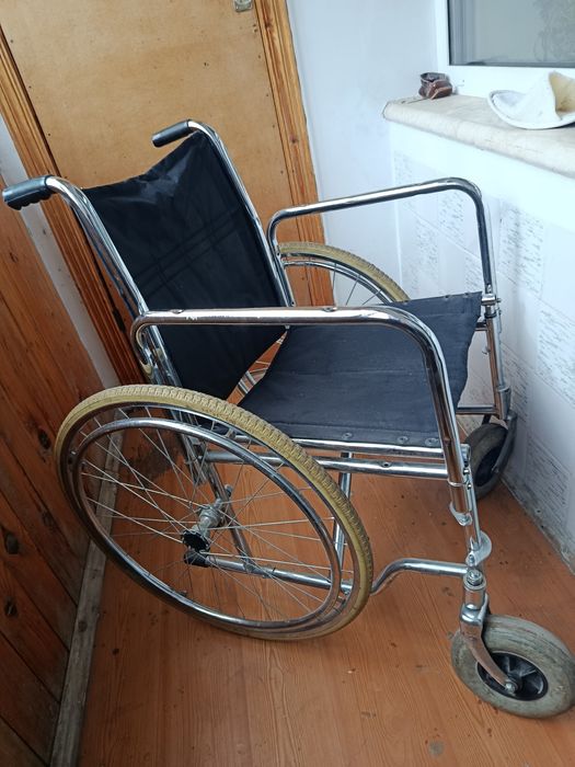 Продам инвалидную коляску