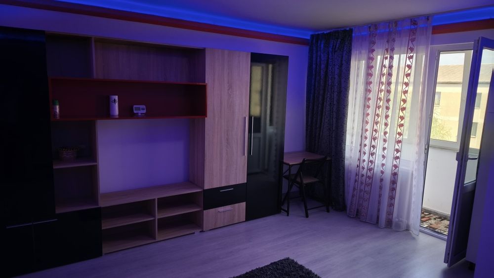 Închiriez garsonieră Matei, balcon, centrală, mobilat și utilat