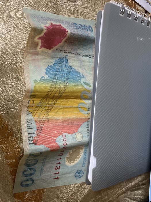 Vand bancnote de 2000 de lei din anul eclipsei de soare