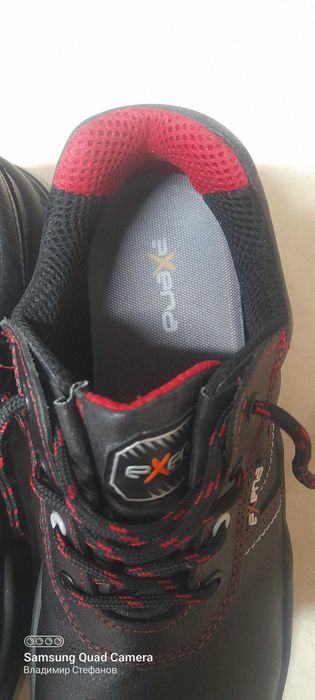 Работни обувки с метални бомбета, и метална подметка.