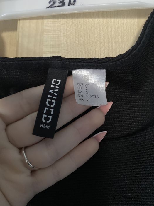 Черна прилепнала рокля