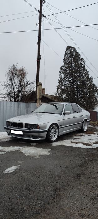 Продам БМВ е34 седан