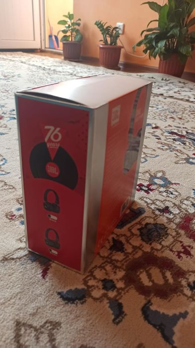 Продам наушники JBL