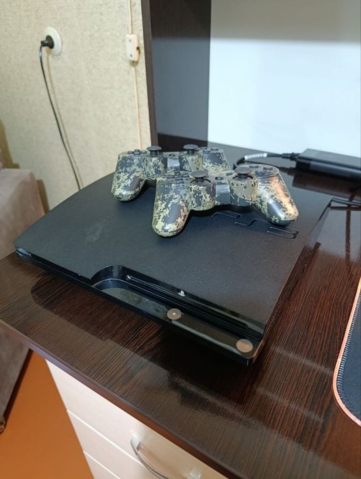 PS 3 Slim +2 джойстика, прошита