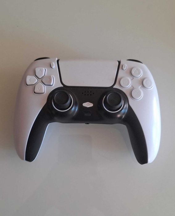 Playstation4 Slim 500GB 2 Контрлера + игри и пълен комплект кабели